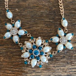 NWT Beautiful teal and pearl necklace